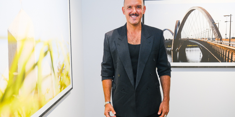 A exposição de Paulo Leone no Hidden transforma a capital em poesia concreta e celebra o olhar por trás das formas.