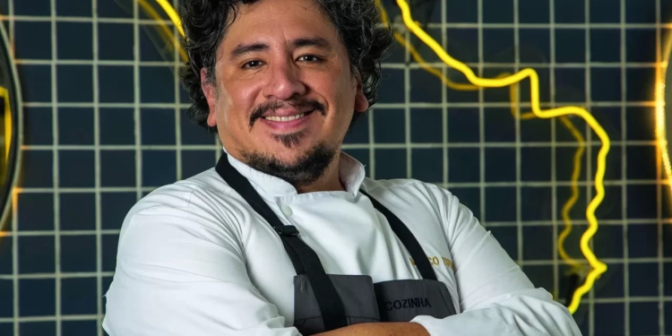 Chef Marco Espinoza lança em Brasília, o livro Manual do ceviche: uma viagem ao Peru guiada por sua receita mais famosa
