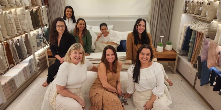 Kasarelli recebe seleto grupo de arquitetas e apresenta novidades em cortinas, tapetes, cama e banho