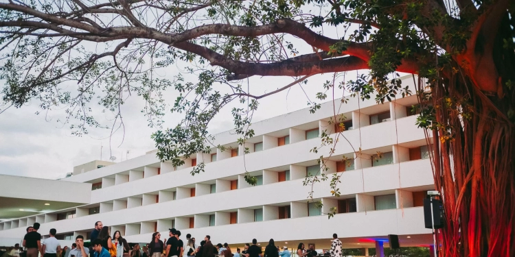 Sunset: Dane-se homenageia Brasília Palace Hotel em nova coleção à beira do Lago Paranoá