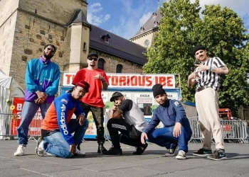 Encontro vibrante entre música e arte urbana: KL Jay comanda o encerramento do Festival Vulica em Brasília