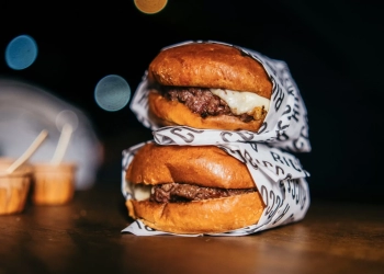 Ricco Burger celebra aniversário e arrecada mais de R$40 mil em ação social