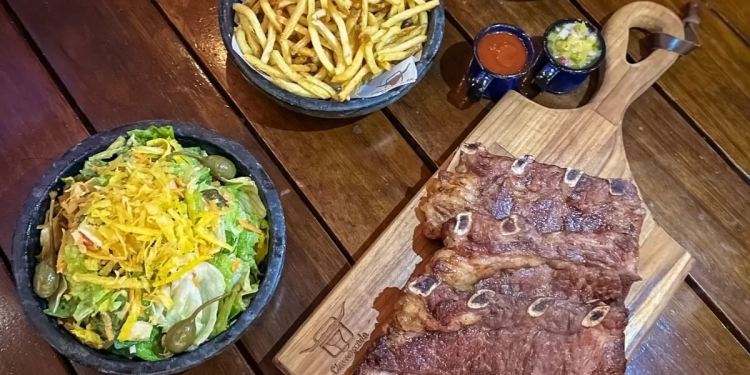 Brasa, afeto e tradição: almoço de Dia dos Pais na Fazenda Churrascada conta com banda sertaneja e delícias da casa