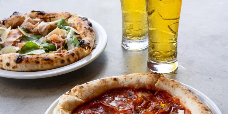 Dia dos Pais com vista para o Lago: restaurantes do Pontão celebram a data com brindes e promoções especiais