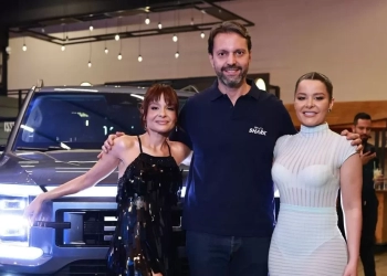 Crescimento de 34% coloca a BYD na liderança em Goiás e a marca comemora com Maiara e Maraisa