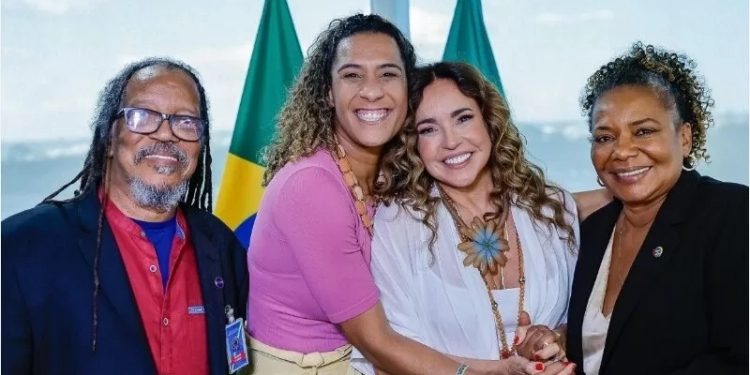 Ministra da Cultura participa de cerimônia que reconhece o Carnaval do Rio e cria o Dia Nacional da Axé Music