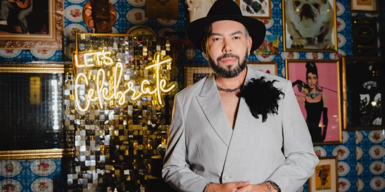 Gustavo Roccha celebra aniversário em festa badalada no restaurante Universal