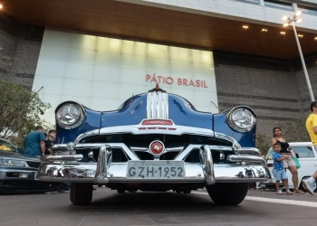 Encontro de Gerações no Pátio Brasil com carros clássicos superesportivos e área kids