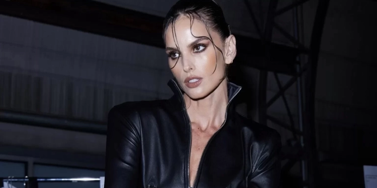 Izabel Goulart encerra desfile da LaQuan Smith na New York Fashion Week