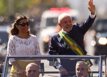 Desfile de 7 de Setembro reúne 45 mil pessoas em Brasília e celebra 203 anos de independência