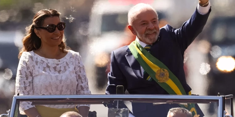 Desfile de 7 de Setembro reúne 45 mil pessoas em Brasília e celebra 203 anos de independência