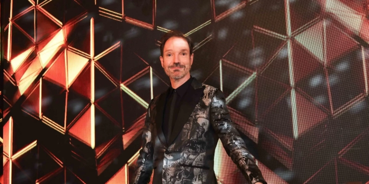 Le Freak Club: Amador Outerelo comemora aniversário com festa inspirada nos anos 70 e 80