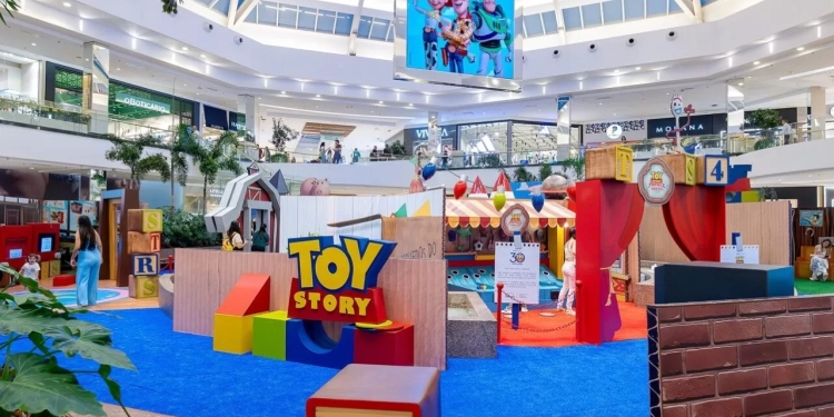 ParkShopping comemora o Dia das Crianças com exposição Toy Story 30 Anos