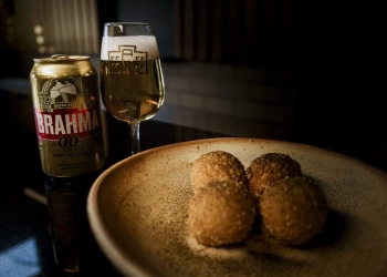 Cerveja zero também harmoniza: especialistas revelam combinações ideais para pratos sofisticados