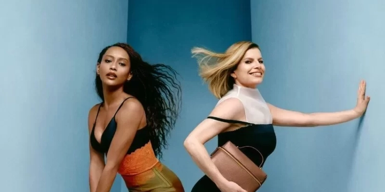 Arezzo lança coleção de Alto Verão 2025 com Débora Bloch e Taís Araújo em campanha luminosa e sofisticada