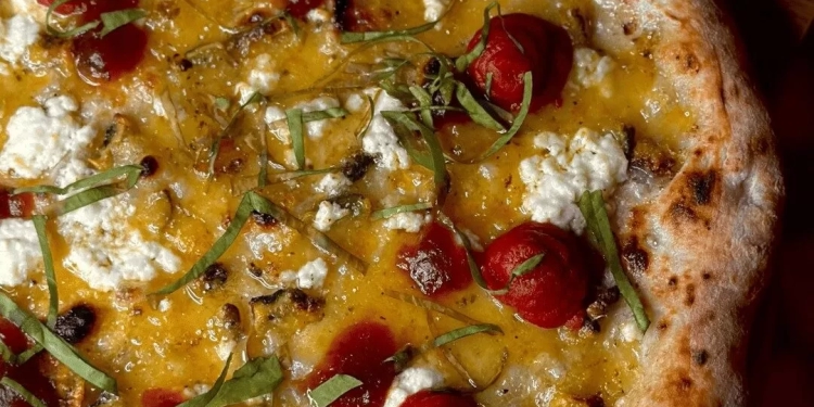 Baco Pizzaria e Matuh assinam Pizza Marina com queijo campeão do “Oscar do Queijo”