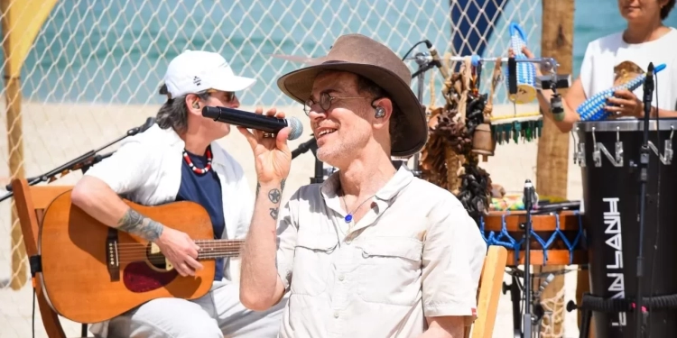 Luau MTV reúne Nando Reis, Céu, Os Garotin, Pathy Dejesus e Daniella Cicarelli em noite de música e celebração