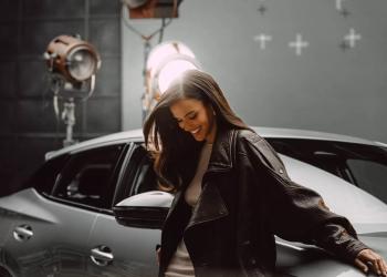 Bruna Marquezine estrela campanha da Omoda e apresenta os novos super-híbridos Omoda 5 e Omoda 7