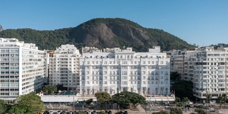 Réveillon no Copacabana Palace celebra a chegada de 2026 com elegância e tradição