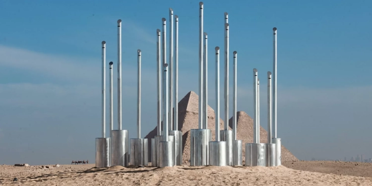 Arte baiana ganha o deserto: Tidelli e Ana Ferrari levam instalação sonora às Pirâmides do Egito