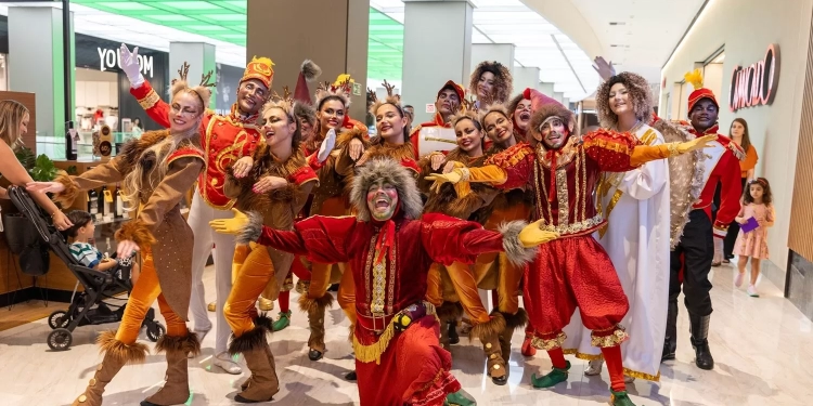 A magia do Natal ilumina o Manhattan Shopping com atrações e música ao vivo