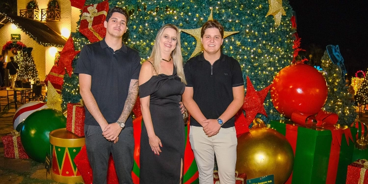 Pontão do Lago Sul Celebra a Abertura do Natal 2025 com Show de Zéca Lima e Decoração Inspirada na Nobreza