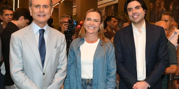 Manhattan Shopping é inaugurado por Paulo Octávio com a presença de autoridades em Águas Claras