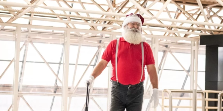 Taguatinga Shopping dá início ao Natal de Prata com a chegada do Papai Noel e uma festa mágica para toda a família
