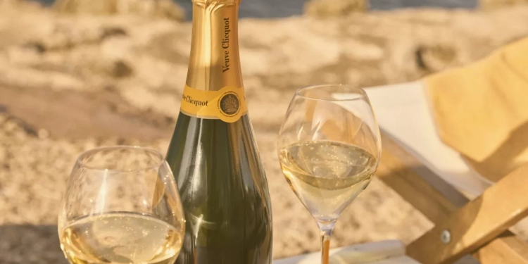 Restaurante do Copacabana Palace  encerra 2025 com edição especial do Champagne Brunch com Veuve Clicquot