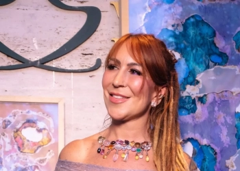 Vania Ladeira celebra 16 anos da marca com o lançamento iluminado da coleção Aquária