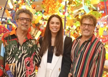 Casapark celebra 25 anos com instalação natalina “Luz que transforma” e vitrines assinadas por arquitetos de Brasília