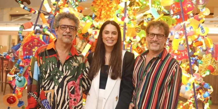 Casapark celebra 25 anos com instalação natalina “Luz que transforma” e vitrines assinadas por arquitetos de Brasília