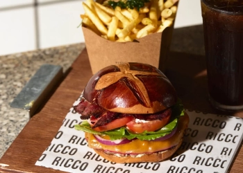 Ricco Burger em casa: a hamburgueria premiada oferece experiência personalizada para celebrações