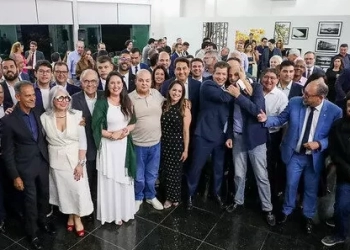 Governador reúne equipe de governo e lideranças públicas em confraternização oficial no DF
