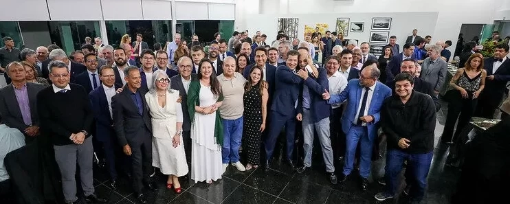 Governador reúne equipe de governo e lideranças públicas em confraternização oficial no DF