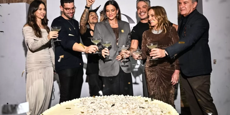 Celebração dos 40 anos da ÁGUA DE COCO lota a Pinacoteca com show de Seu Jorge e convidados especiais