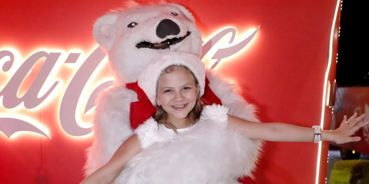 Brasília Shopping recebe a magia da Caravana iluminada Natal da Coca-Cola neste sábado
