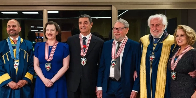 Francisco Ansiliero recebe título de “Cavaliere” em cerimônia da Ordem dos Vinhos de Alba na Embaixada da Itália