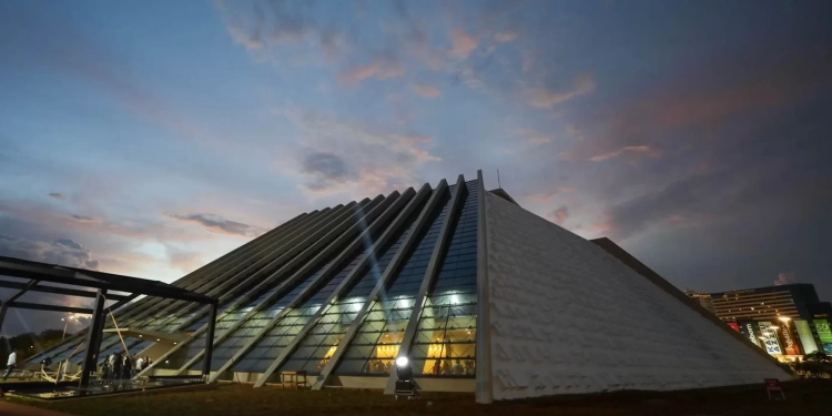 Teatro Nacional volta ao centro da vida cultural de Brasília após um ano de reabertura