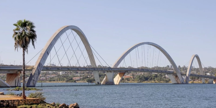 Ponte JK passará por revitalização estética com nova pintura