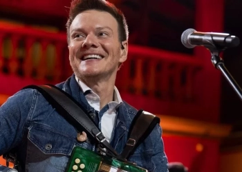 Michel Teló embala o público em show gratuito no Nosso Natal 2025