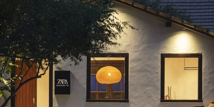 Zara ocupa Trancoso e transforma o Quadrado em vitrine de verão