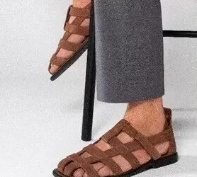 Ricardo Almeida lança dois novos modelos de sandálias e expande linha de calçados