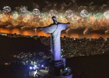 Réveillon no Rio reúne 2,6 milhões de pessoas em Copacabana e bate recorde de público