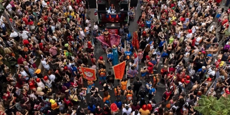 Carnaval 2026 projeta novo recorde econômico e reforça Brasília como polo da folia de rua