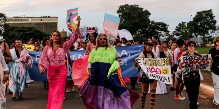 Marsha Trans Brasil ocupa o centro de Brasília e reúne ativismo, política e cultura no domingo