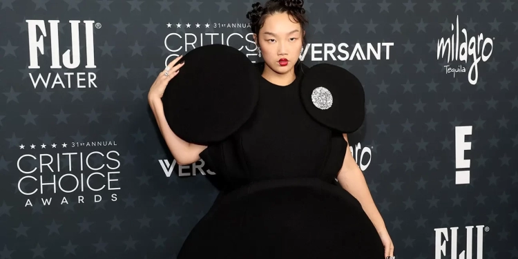 Moda em foco: os 13 destaques do tapete do Critics Choice Awards