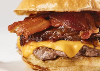 Atendendo a pedidos, T.T. Burger anuncia o retorno do icônico Goiabacon