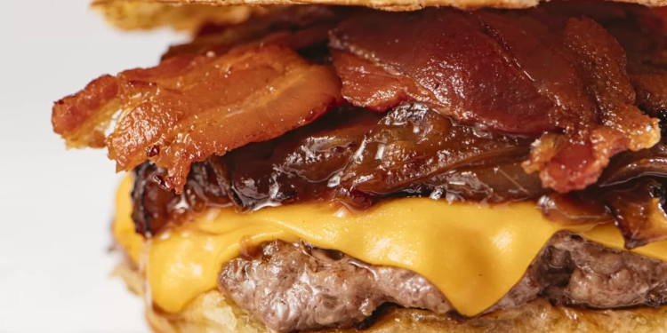 Atendendo a pedidos, T.T. Burger anuncia o retorno do icônico Goiabacon