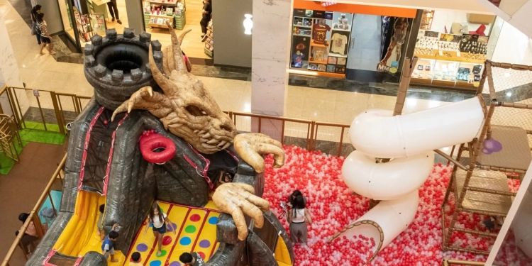 Entre fantasia e aventura, dragões gigantes transformam as férias no Taguatinga Shopping